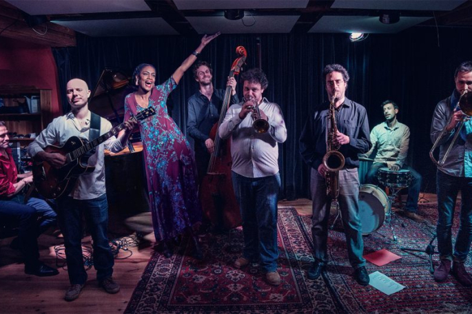 celia-kameni-et-septet-photo-parfaite-e1554179048190 celia-kameni-et-septet-photo-parfaite-e1554179048190